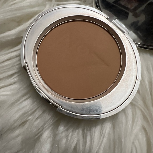 No7 Silver Compact - Picture 3 of 3